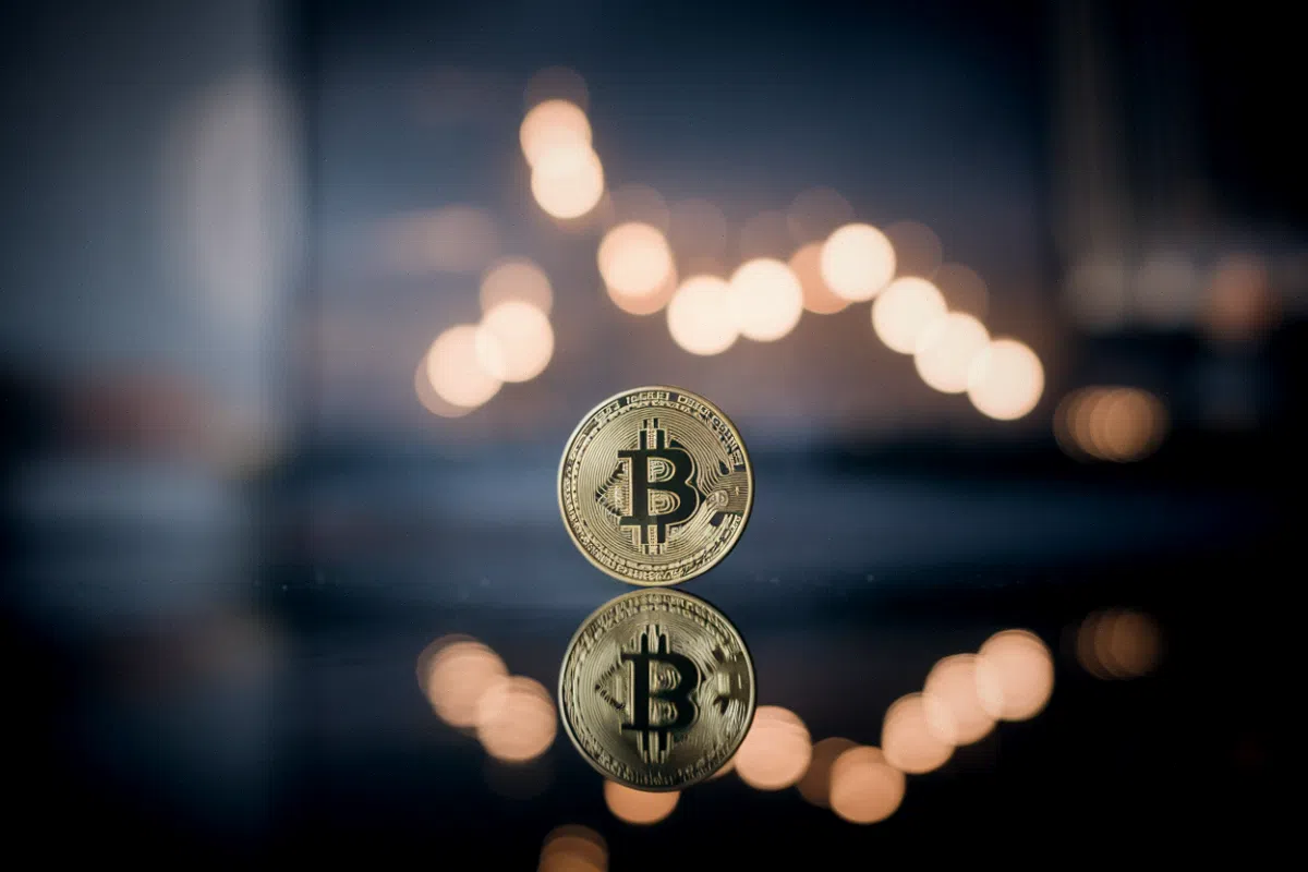 Faille Coldcard : 100 millions de dollars en Bitcoin volés, comment vérifier que vos clés tiennent Hardware wallet Bitcoin affichant une seed de récupération sur son écran de sécurité